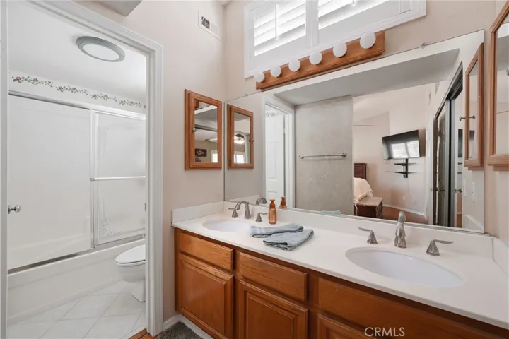 Master Bath w/Dual Sinks