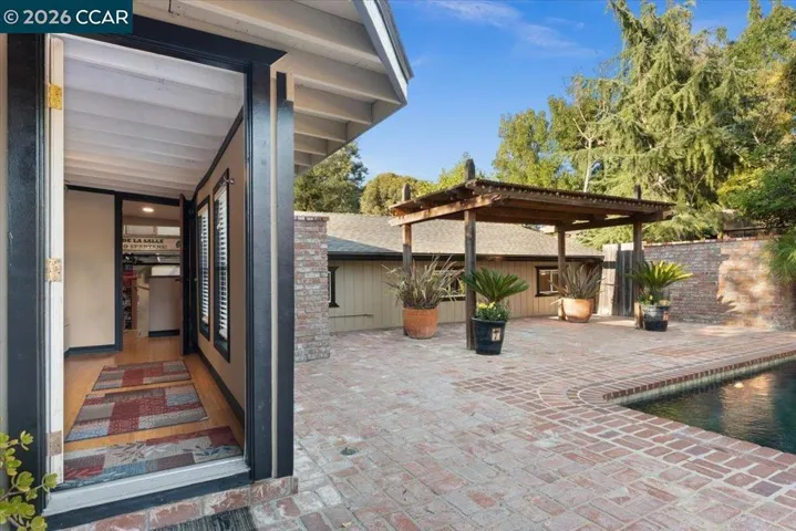 ENTRANCE TO LIVABLE GARAGE