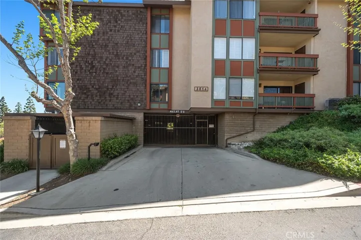2514 E Willow Street 105, Signal Hill, California 90755
