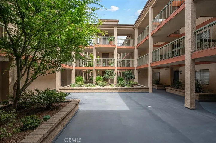 2514 E Willow Street 105, Signal Hill, California 90755