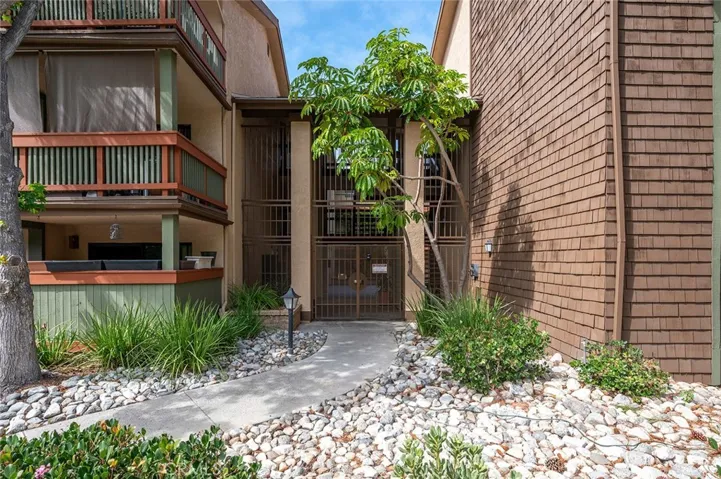 2514 E Willow Street 105, Signal Hill, California 90755