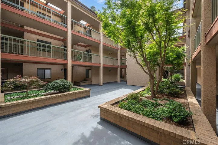 2514 E Willow Street 105, Signal Hill, California 90755