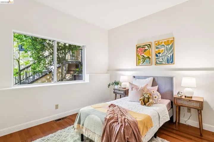 35 Bay Forest Ct, Oakland, California 94611