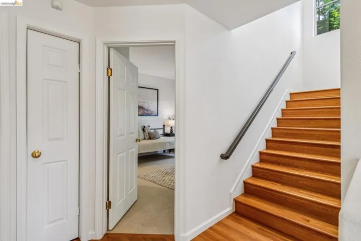 35 Bay Forest Ct, Oakland, California 94611