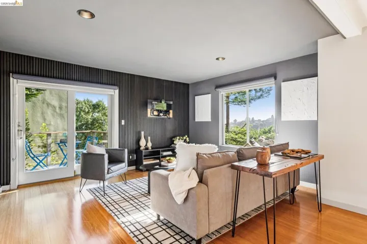 35 Bay Forest Ct, Oakland, California 94611