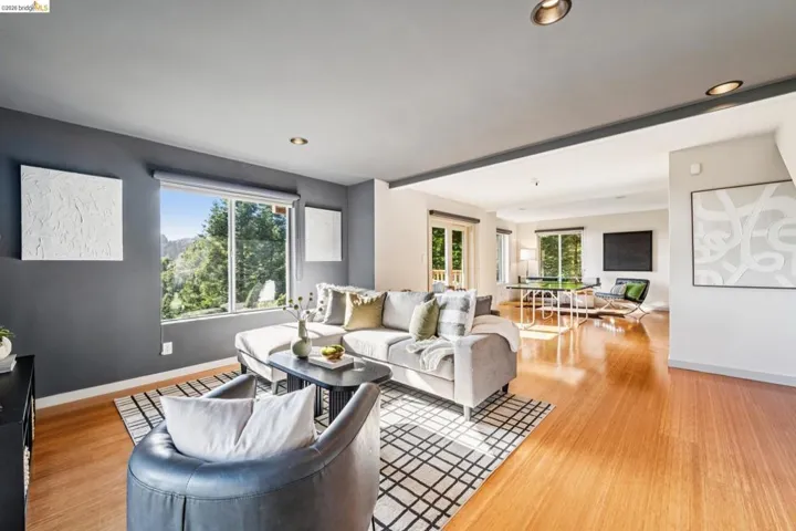 35 Bay Forest Ct, Oakland, California 94611