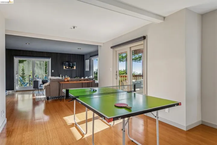 35 Bay Forest Ct, Oakland, California 94611