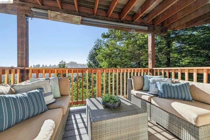 35 Bay Forest Ct, Oakland, California 94611