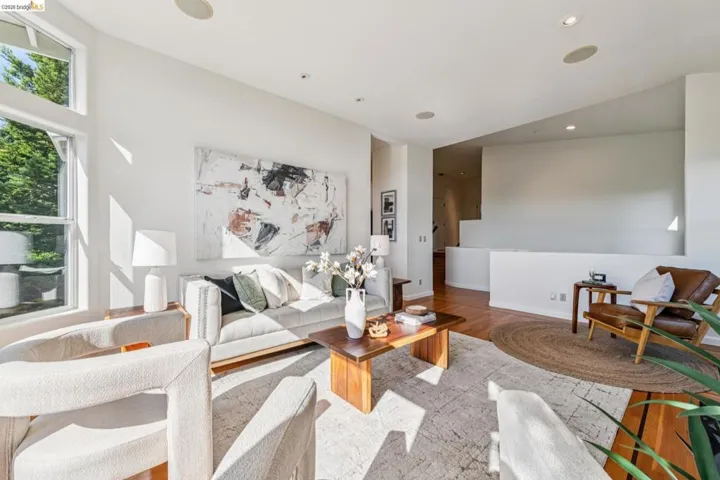 35 Bay Forest Ct, Oakland, California 94611