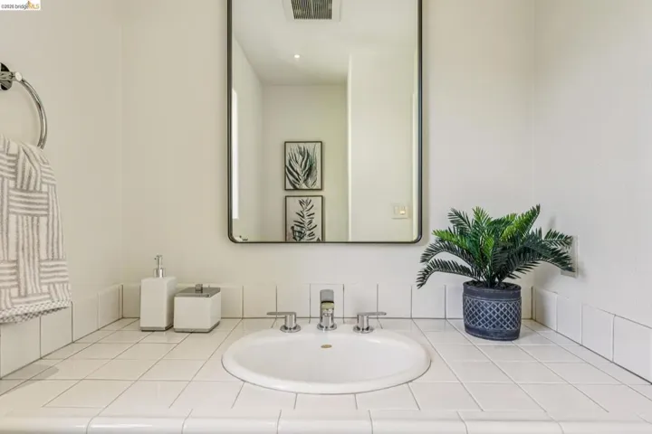 35 Bay Forest Ct, Oakland, California 94611