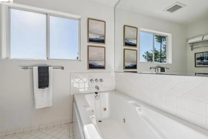 35 Bay Forest Ct, Oakland, California 94611
