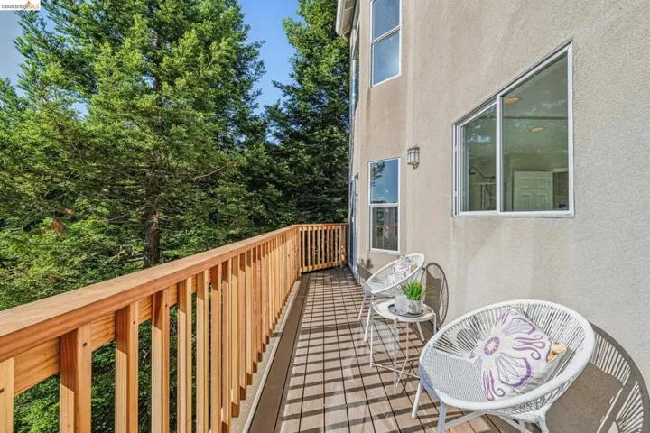 35 Bay Forest Ct, Oakland, California 94611