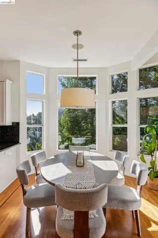 35 Bay Forest Ct, Oakland, California 94611