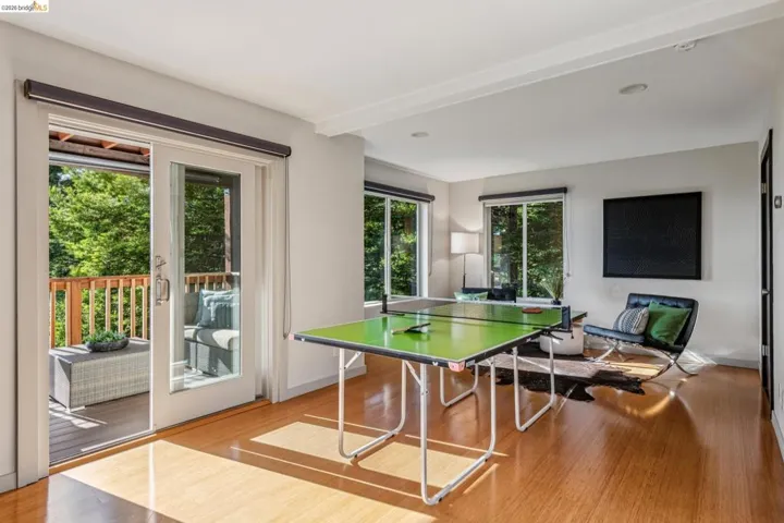 35 Bay Forest Ct, Oakland, California 94611