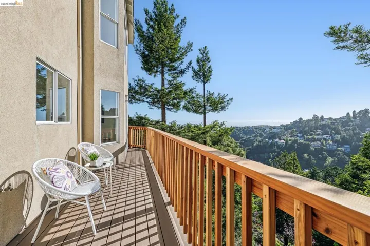 35 Bay Forest Ct, Oakland, California 94611