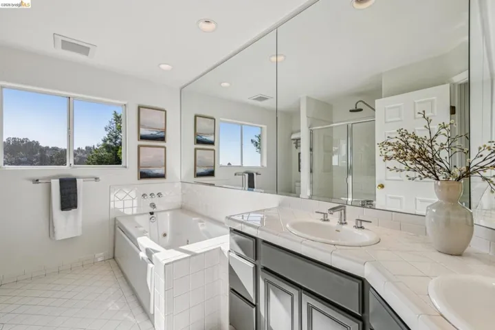 35 Bay Forest Ct, Oakland, California 94611