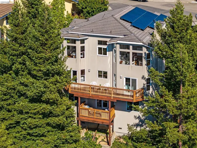 35 Bay Forest Ct, Oakland, California 94611