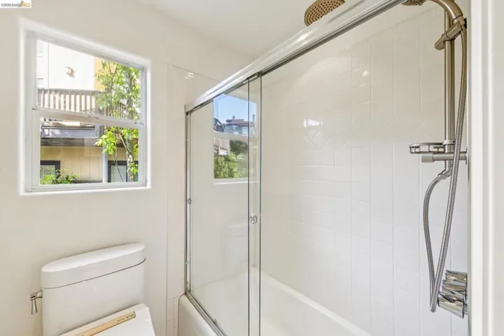 35 Bay Forest Ct, Oakland, California 94611