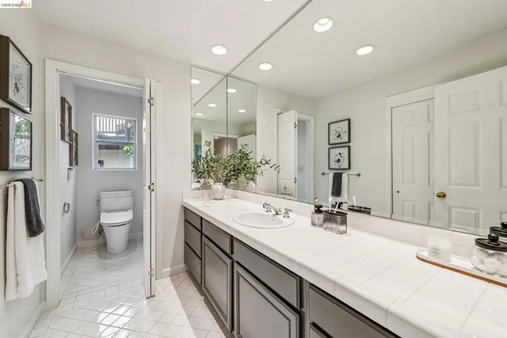 35 Bay Forest Ct, Oakland, California 94611