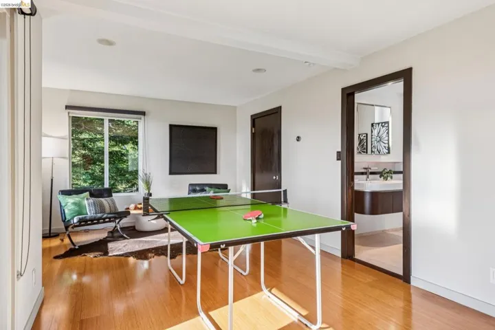 35 Bay Forest Ct, Oakland, California 94611