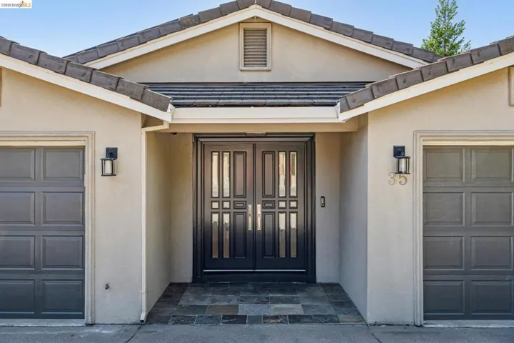 35 Bay Forest Ct, Oakland, California 94611
