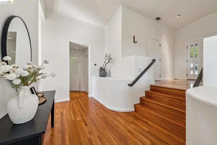 35 Bay Forest Ct, Oakland, California 94611