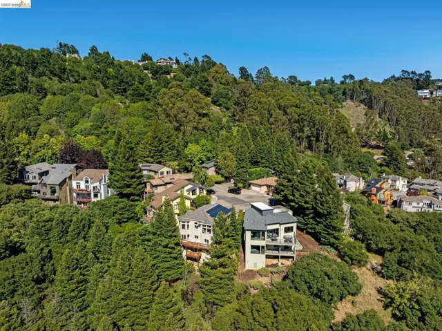 35 Bay Forest Ct, Oakland, California 94611