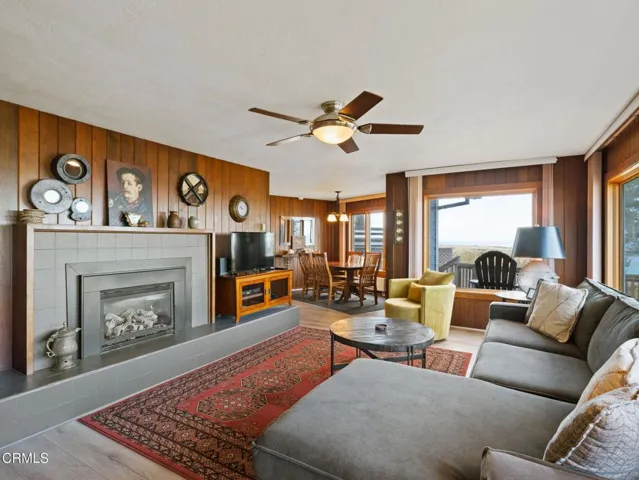 Headlands Cove LR2