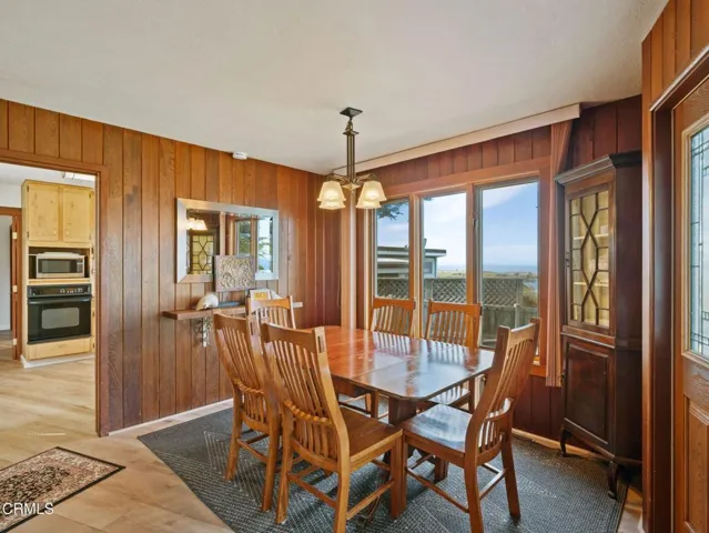 Headlands Cove Dining