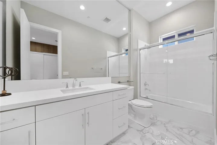Bathroom Ensuite 2