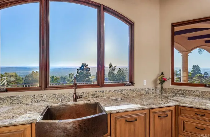 7133 Obelisco Circle, Carlsbad, California 92009
