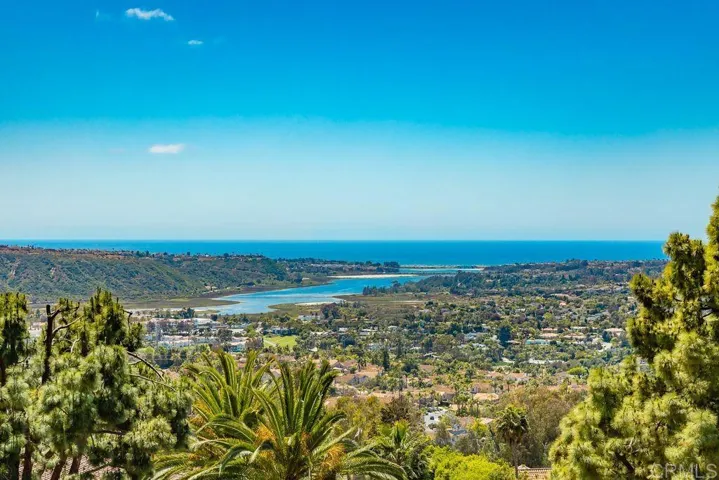 7133 Obelisco Circle, Carlsbad, California 92009