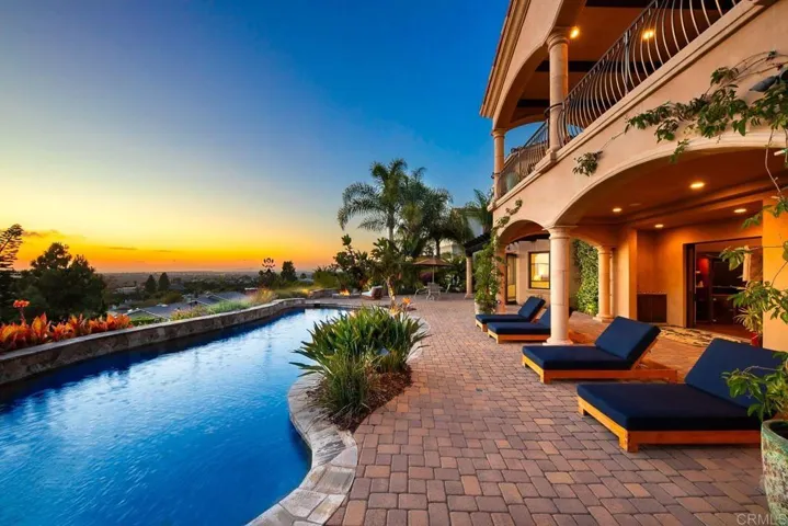 7133 Obelisco Circle, Carlsbad, California 92009