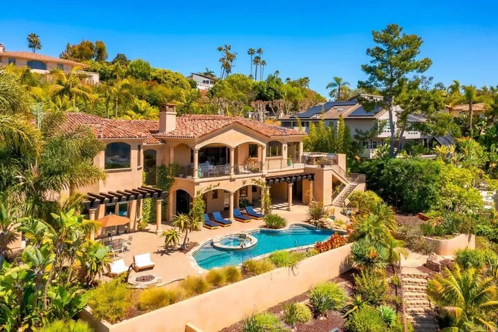 7133 Obelisco Circle, Carlsbad, California 92009