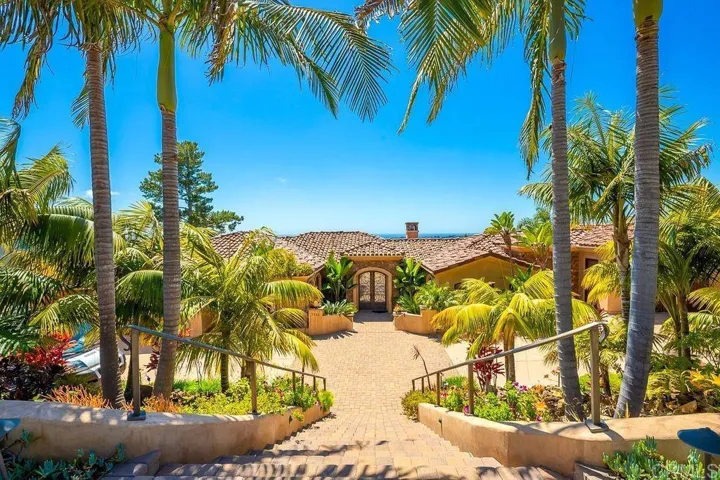 7133 Obelisco Circle, Carlsbad, California 92009