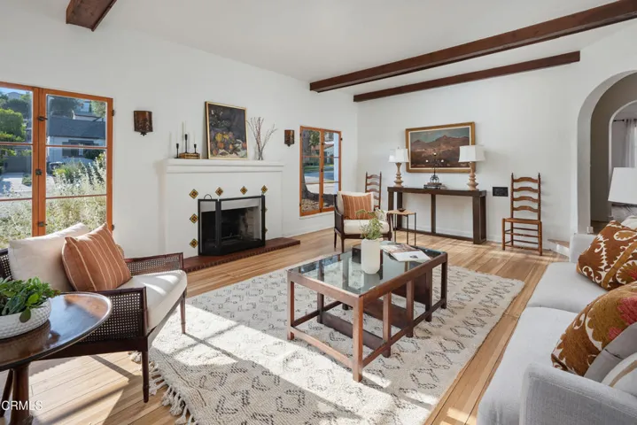 09-Living Room