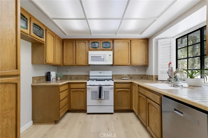 18424 Lemarsh, Northridge, California 91325