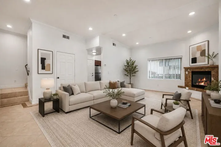 7338 Balboa Boulevard 6, Van Nuys, California 91406