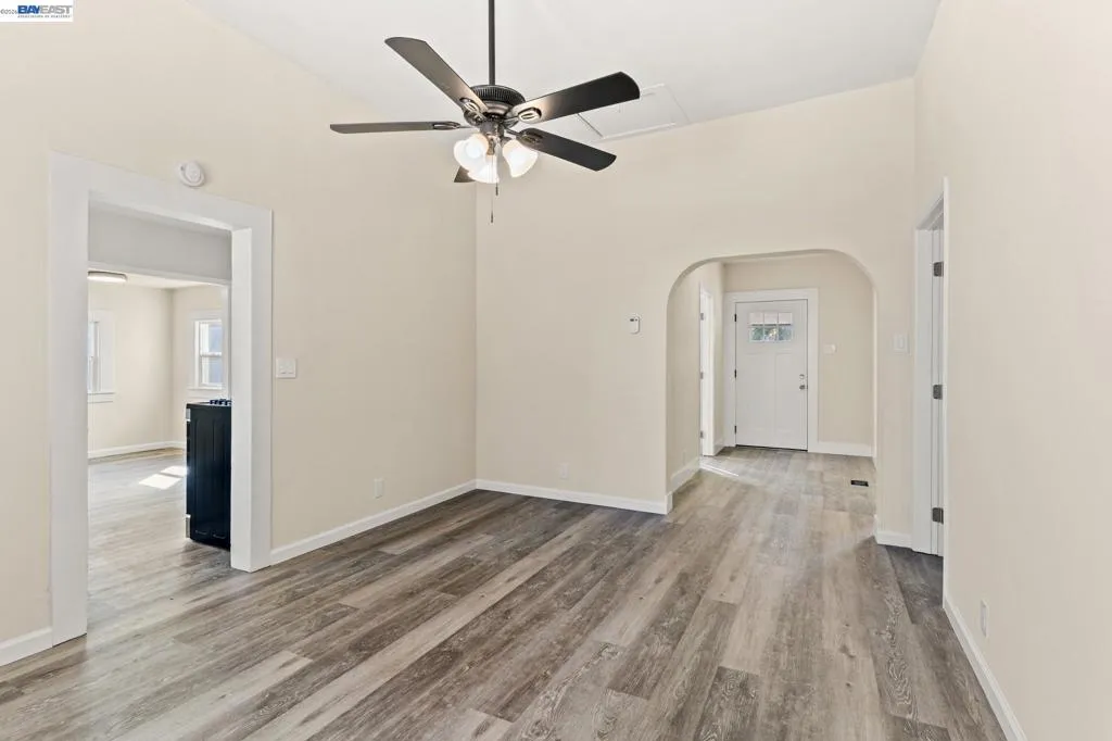 1254 D-left entry to kitchen