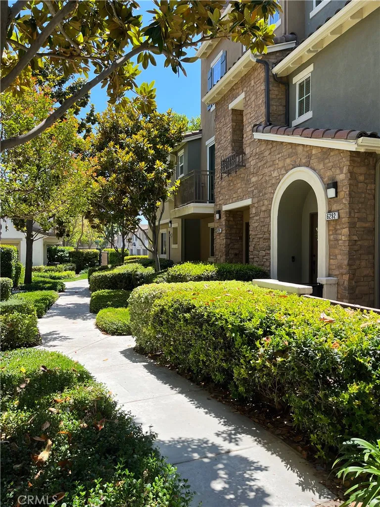 Walk way to unit