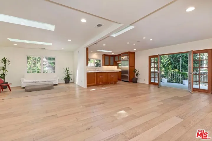 7586 Woodrow Wilson Drive, Los Angeles, California 90046