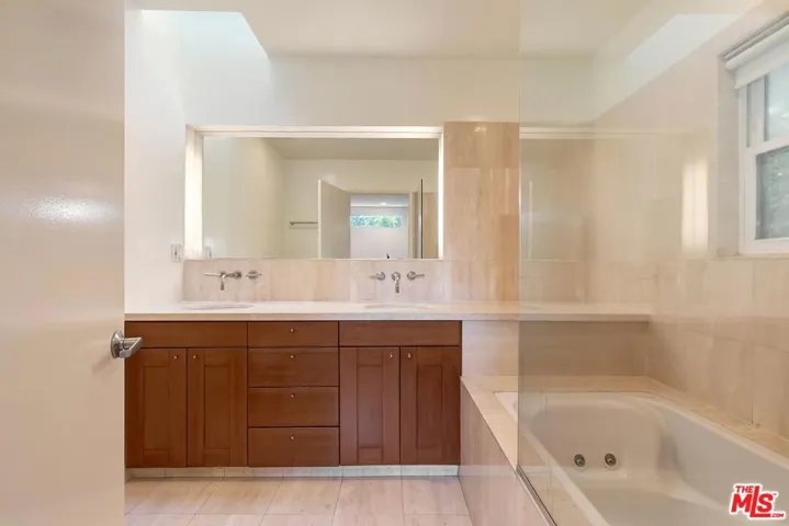 7586 Woodrow Wilson Drive, Los Angeles, California 90046
