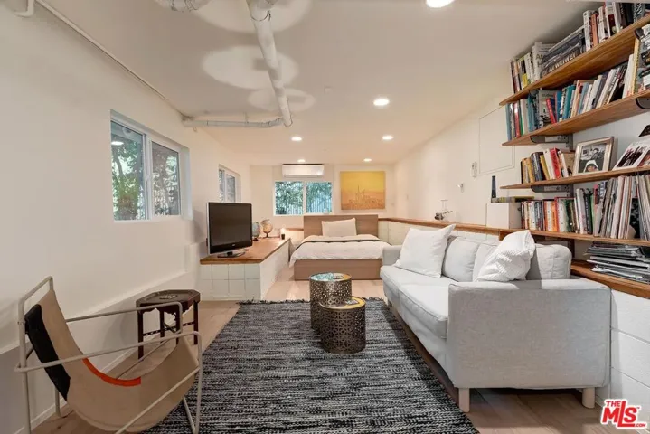 7586 Woodrow Wilson Drive, Los Angeles, California 90046