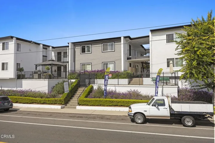 Outside on Santa Clara Street