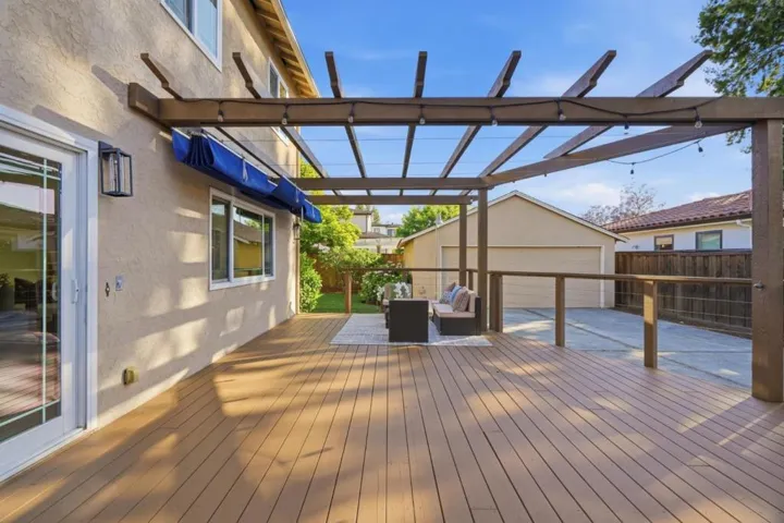 385 Carmelita Drive, Mountain View, California 94040