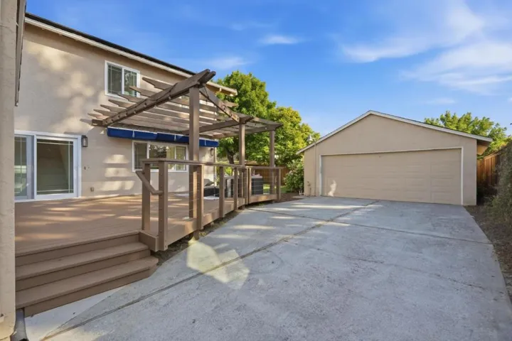 385 Carmelita Drive, Mountain View, California 94040