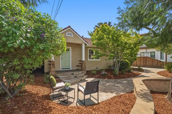 385 Carmelita Drive, Mountain View, California 94040