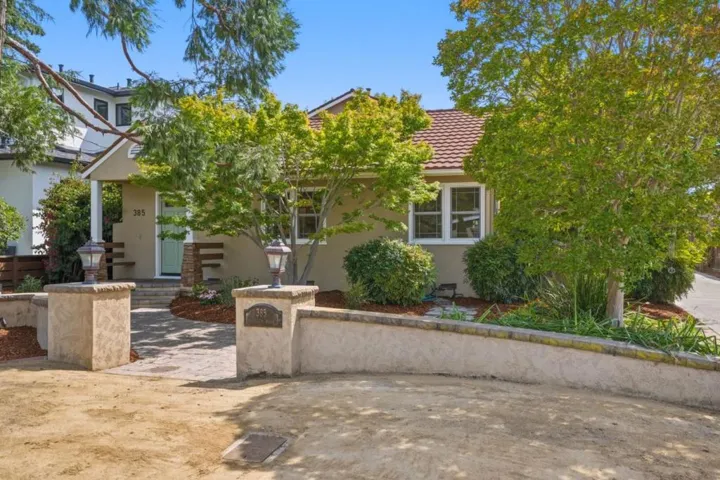 385 Carmelita Drive, Mountain View, California 94040