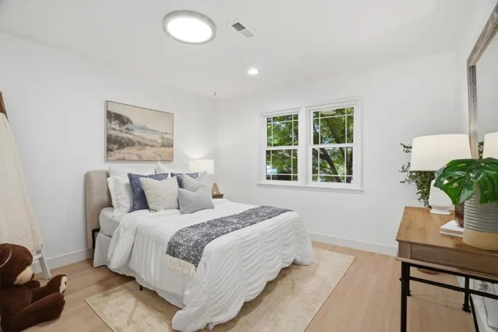 385 Carmelita Drive, Mountain View, California 94040