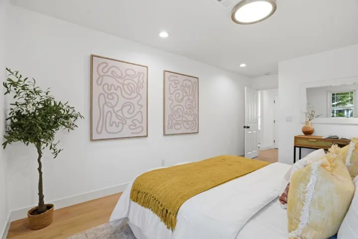 385 Carmelita Drive, Mountain View, California 94040